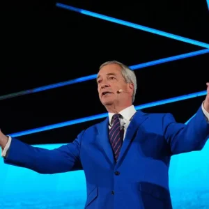 Farage Frames May Local Elections as a 'Referendum' on Starmer During Campaign Launch