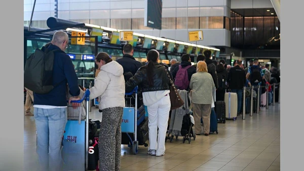 Why are there holiday delay warnings over the EU's new border system?