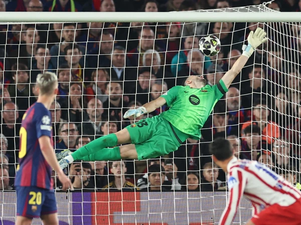 Atletico Madrid Stuns Barcelona with Dominant 2-0 Champions League Quarterfinal Victory