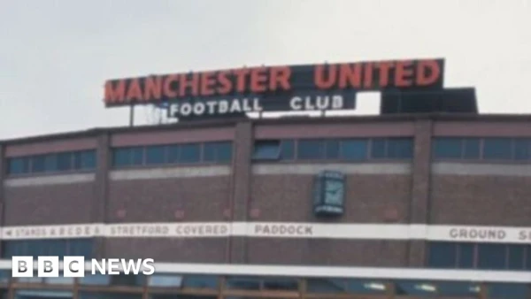 Historic Manchester United Stadium Sign Heads to Auction with £60k Price Tag