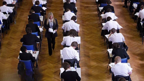 UK Exam Regulator Warns of Surge in High-Tech Cheating with Smart Glasses and Hidden Cameras