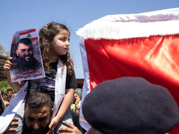 Lebanese Girl Among Mourners at Funeral of Paramedic Father Killed in Israeli Strike