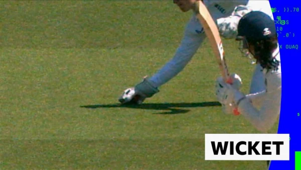 Amy Jones' Diving Stunner Dismisses Mandhana as England Dominate Day Three