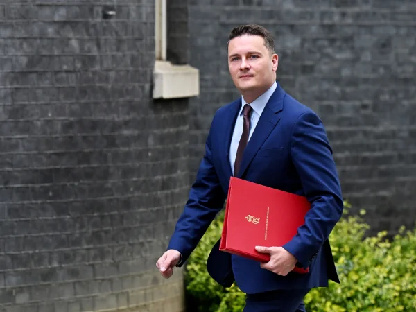 UK’s Starmer faces challenge as resignation calls overshadow King’s speech