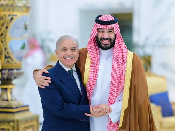 Pakistan's Diplomatic Duo Conclude Crucial Missions to Broker US-Iran Dialogue