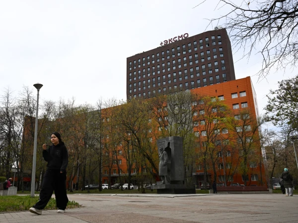 Moscow Authorities Target Publishing House in Latest Crackdown on LGBTQ+ Content