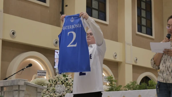 Ateneo de Davao Honors Late Star Rene Baterbonia by Retiring His No. 2 Jersey