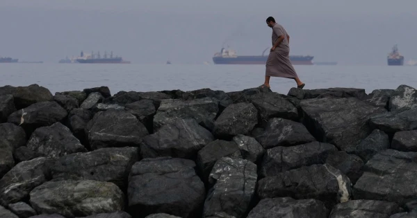 Iran and China Forge Financial Alliance to Challenge Dollar Dominance in Strategic Strait