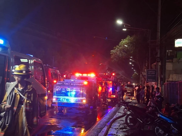 Massive Fire Destroys at Least 20 Homes in Parañaque City