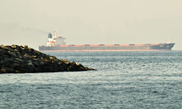 Oil Giants Navigate Hormuz Strait as US-Iran Truce Holds Fragile Ground