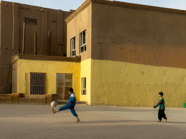 Photographer Captures Pure Joy as Two Children Bond Over a Soccer Ball