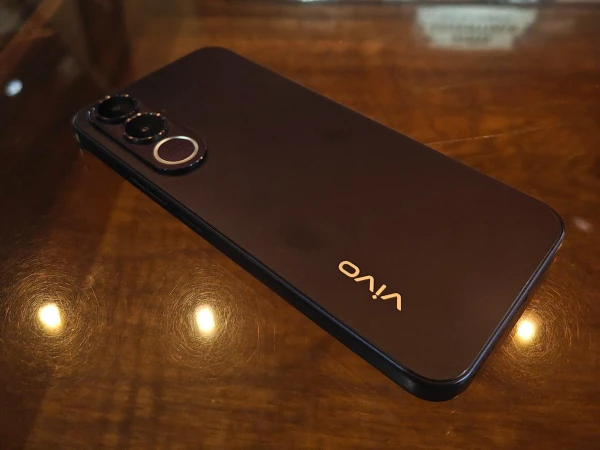 vivo V70 FE: Capture Summer Memories in Stunning 200MP Detail