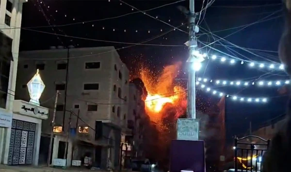 Israeli Forces Strike Central Gaza Camps Amidst Ceasefire Agreement