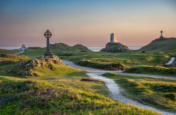 Coastal Treasures: Readers Share Their Top UK Seaside Walking Spots