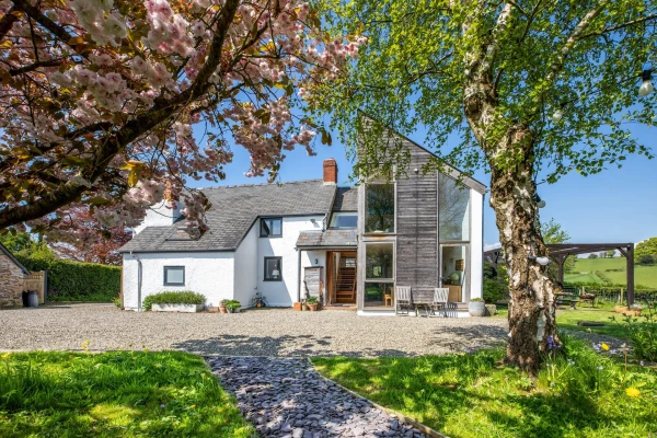 Charming Period Homes with Modern Extensions: A Photo Tour of England's Best