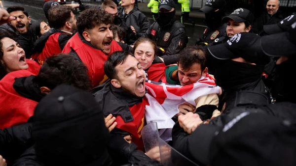 Turkish Police Disperse May Day Protesters with Tear Gas in Istanbul