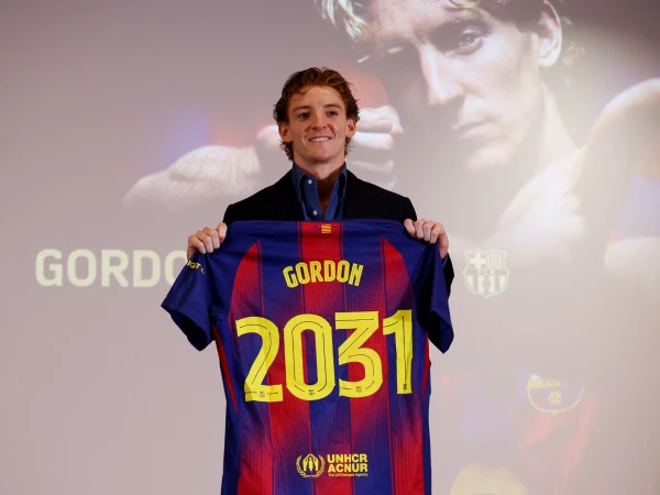 Barcelona Secures England Star Anthony Gordon in Major Transfer from Newcastle
