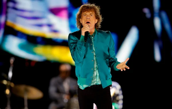 Mick Jagger Stuns Oxford Pub with Impromptu Performance Alongside Students