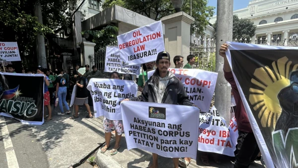 Duterte Loyalists Stage Protest at Supreme Court Amid Legal Challenges
