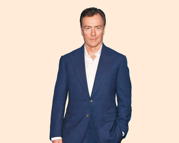 Toby Stephens Reflects on Grief, Father's Battle with Alcoholism, and Overcoming Isolation