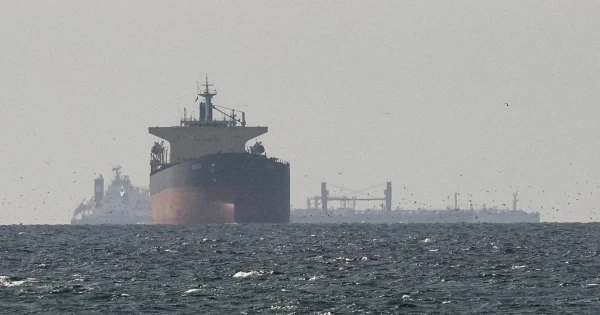Defying US Sanctions: Chinese Tanker Breaks Through Hormuz Blockade