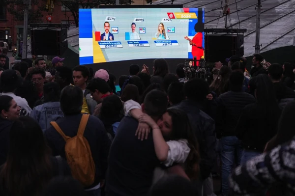 Colombia's Political Outsider Surprises in Election Runoff