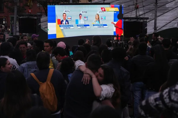 Colombia's Political Outsider Surprises in Election Runoff