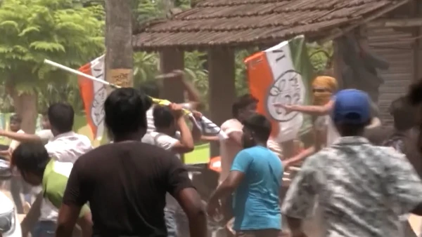 Clashes Erupt Between Rival Party Workers During Voting in West Bengal