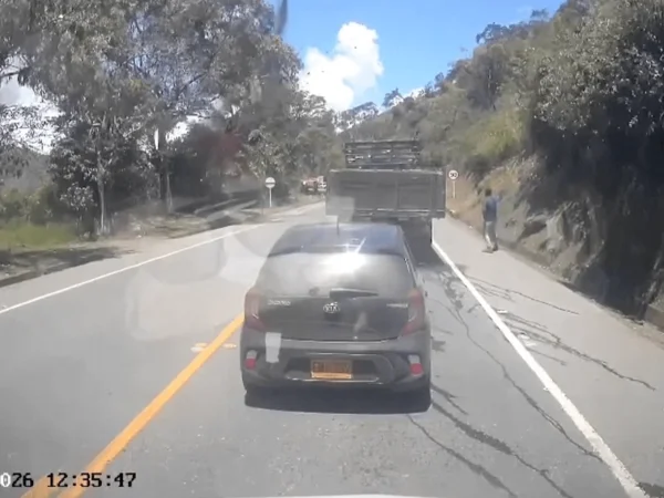 Dashcam Captures Fatal Bus Bombing in Colombia