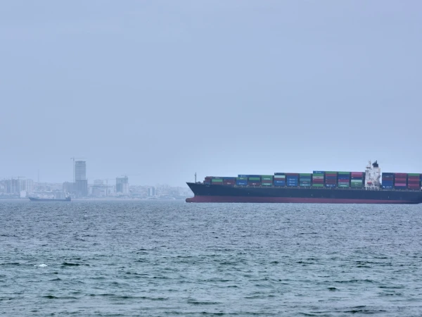 Multiple Small Boats Attack Bulk Carrier Near Iran, Crew Unharmed