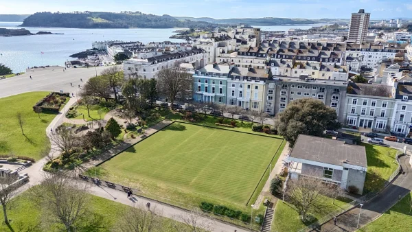Homes for sale near lidos, lakes and ponds in England and Scotland – in pictures