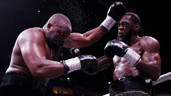 Wilder Outlasts Chisora in Thrilling Heavyweight Slugfest at London's O2 Arena