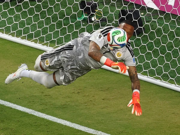 Curacao's Eloy Room Makes History with 15 Saves in Gutsy 0-0 Draw Against Ecuador
