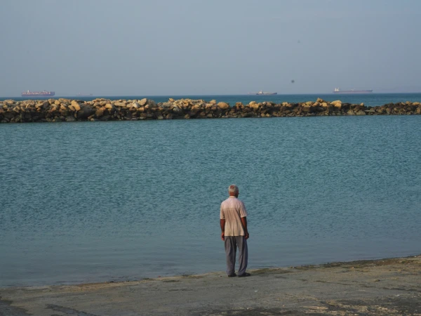 Iran Faces Potential Oil Output Cuts as Storage Capacity Dwindles Under US Blockade