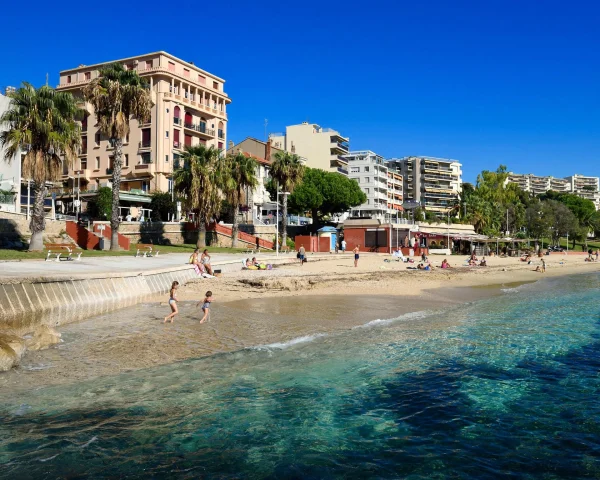 Le Mourillon: Toulon’s Unpretentious Seaside Gem with Year-Round Sunshine