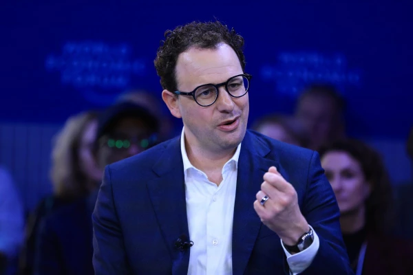 Anthropic Nears Record $50B Raise at $900B Valuation as Pre-IPO Fever Mounts