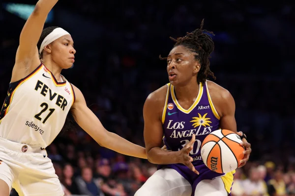 Nneka Ogwumike, Rae Burrell guide Sparks to victory over Fever