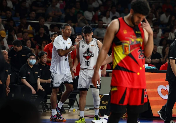 Andrade's Last-Second Heroics Propel Blackwater to Stunning Victory Over San Miguel