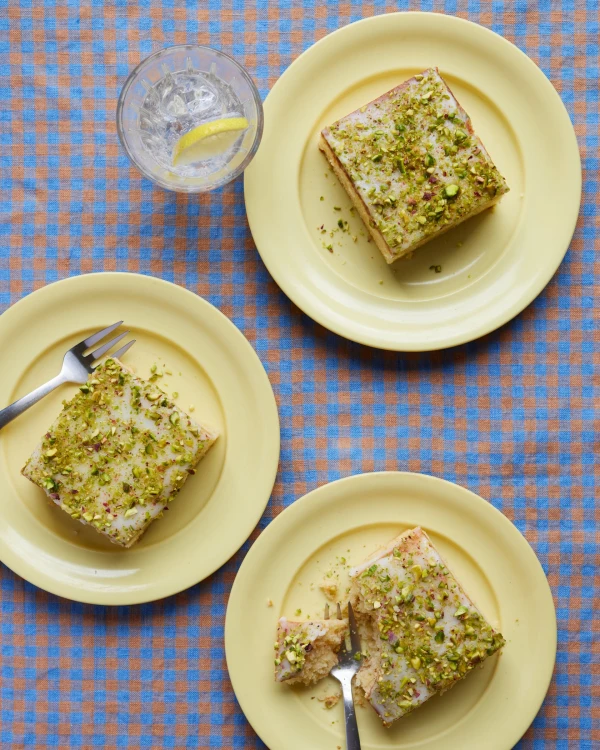 Everyday Elegance: Lemon Pistachio Snacking Cake Recipe