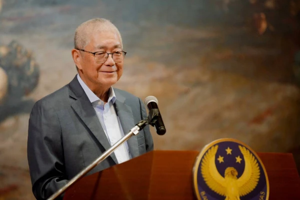 Philippines' Credit Rating Outlook Dims as Central Bank Vows Vigilance Amid Geopolitical Tensions