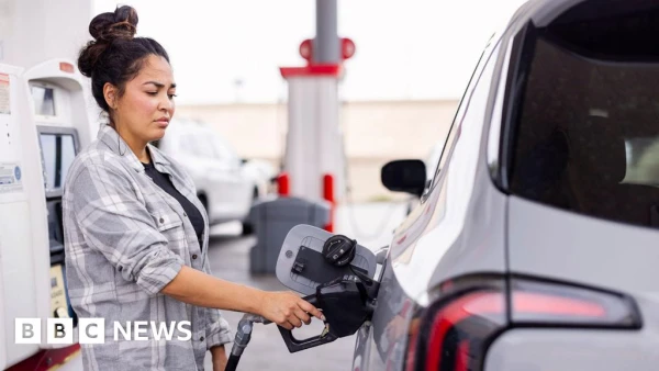 Fuel Price Surge from Middle East Conflict Drives UK Inflation to 3.3%