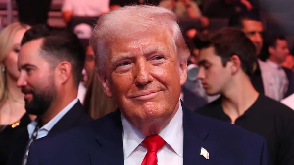 Trump Pauses Iran Conflict to Attend UFC Event in Miami