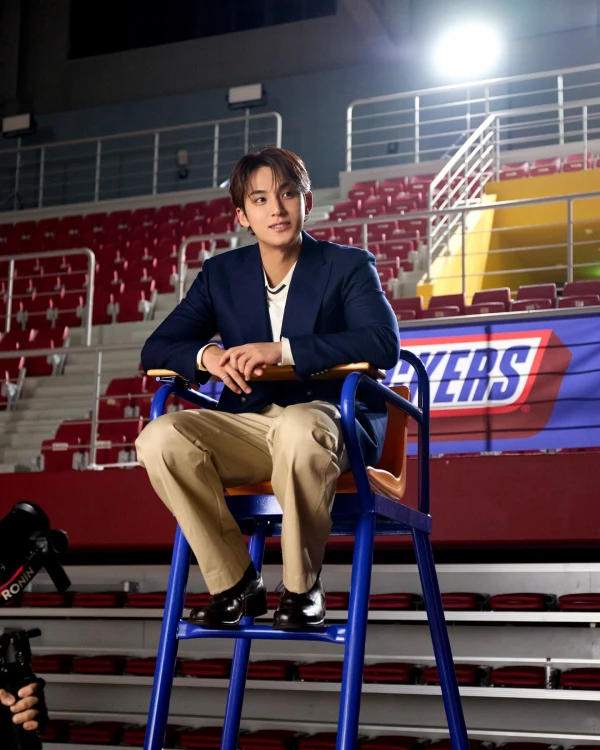 K-Pop Star Mingyu Electrifies Manila with Massive Fan Gathering