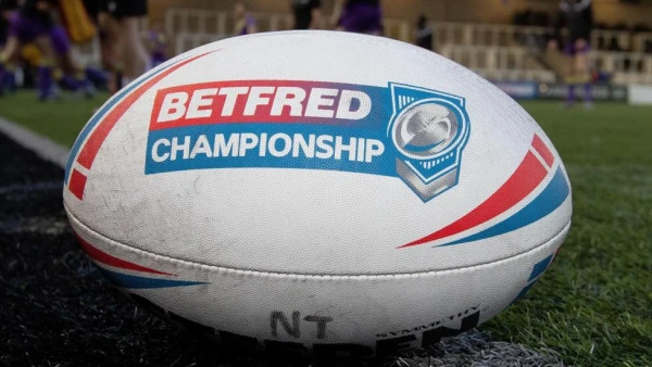 Replica Grenade Scare Halts Rugby League Match for 80 Minutes