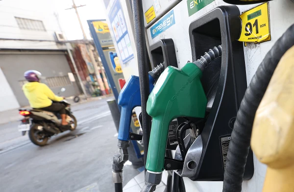 Fuel Prices Poised for Rare Dip as US-Iran Truce Eases Market Pressure
