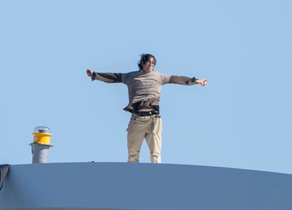 Washington Bridge Protester Demands End to Iran Conflict
