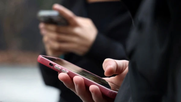 UK Government to Restrict Teen Social Media Use, Says Nandy Tech Giants Had 'Enough Time'