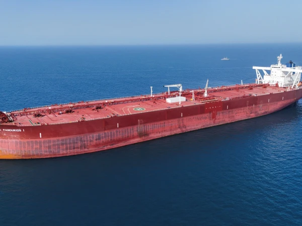 Oil Prices Tumble 9% Amid Renewed Tensions in Strait of Hormuz