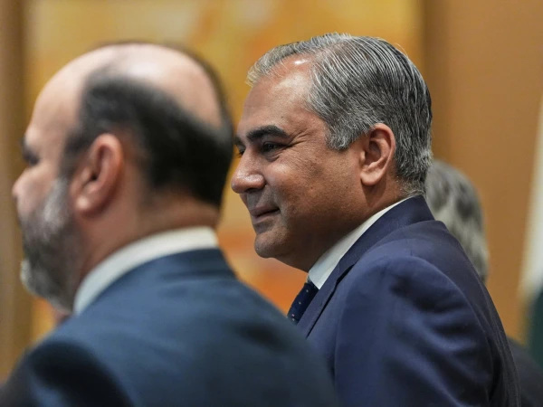 Pakistan's Envoy Carries Secret Message to Iran's Supreme Leader Amid US-Iran Tensions