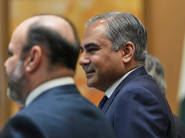 Pakistan's Envoy Carries Secret Message to Iran's Supreme Leader Amid US-Iran Tensions